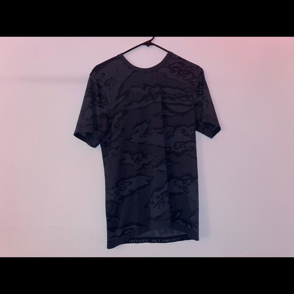 Lululemon metal vent breathe SS shirt